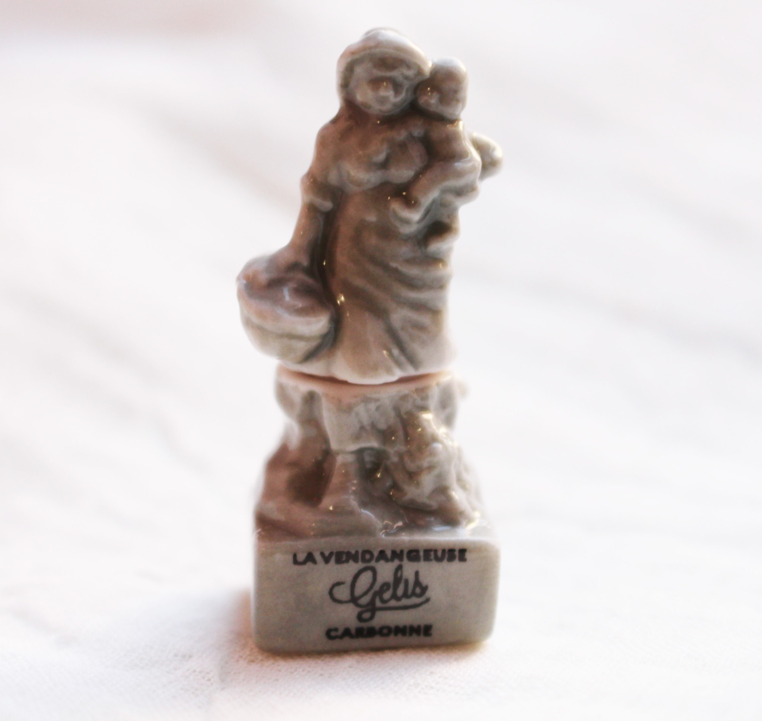 Fève de l'épiphanie la vendangeuse