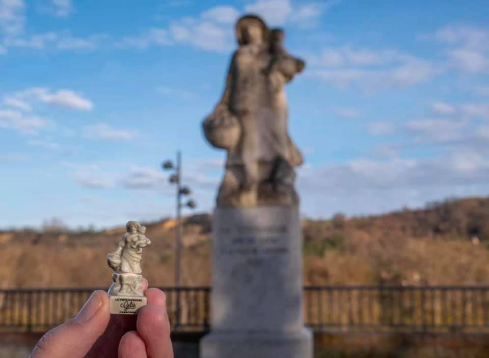 Statue la vendangeuse avec fève épiphanie