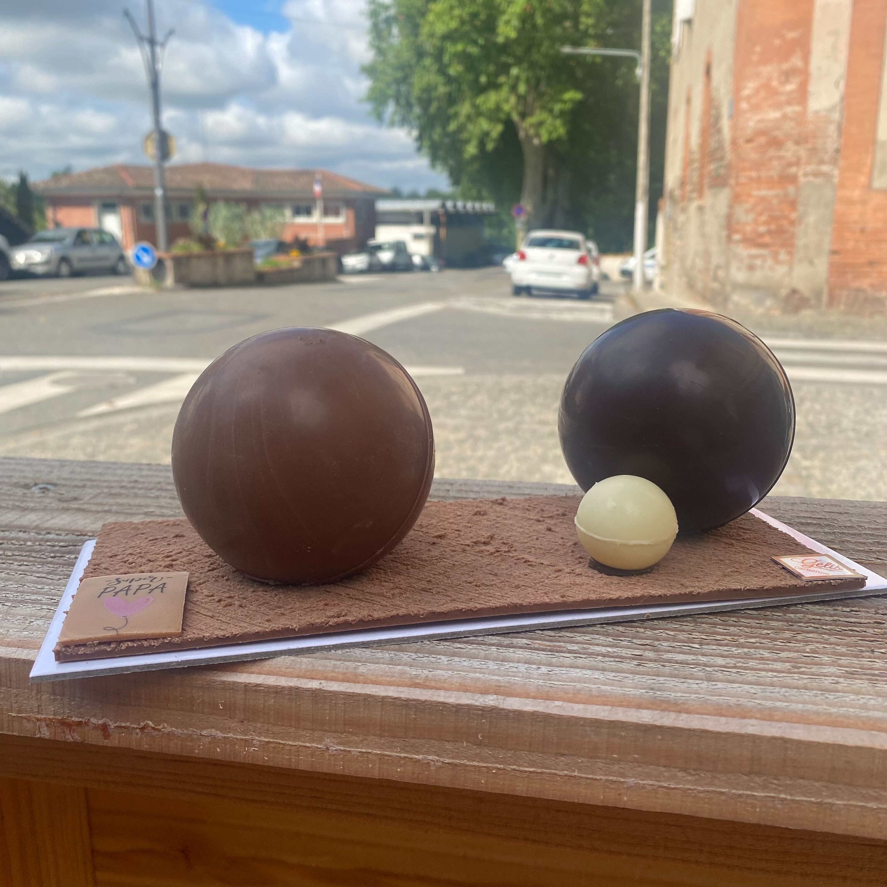 idée cadeau fête des pères : boules de pétanques en chocolat